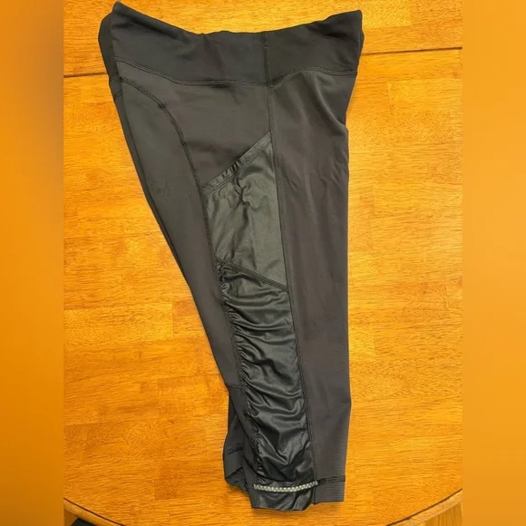 Lululemon Crops Sz12 - Picture 3 of 4